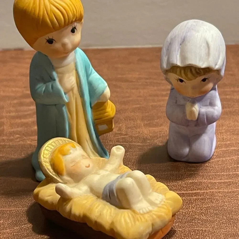 Vintage Enesco nativity set porcelain